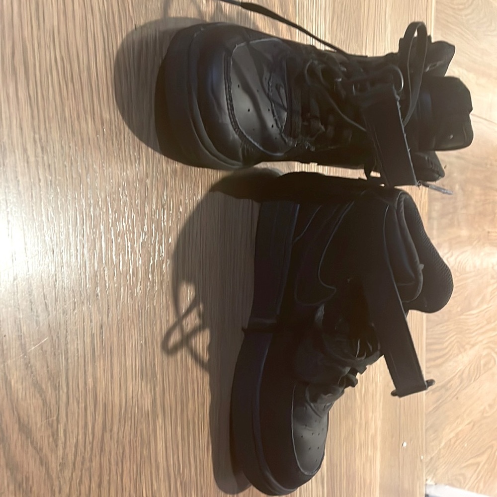 Gently worn Nike Court Borough Mid